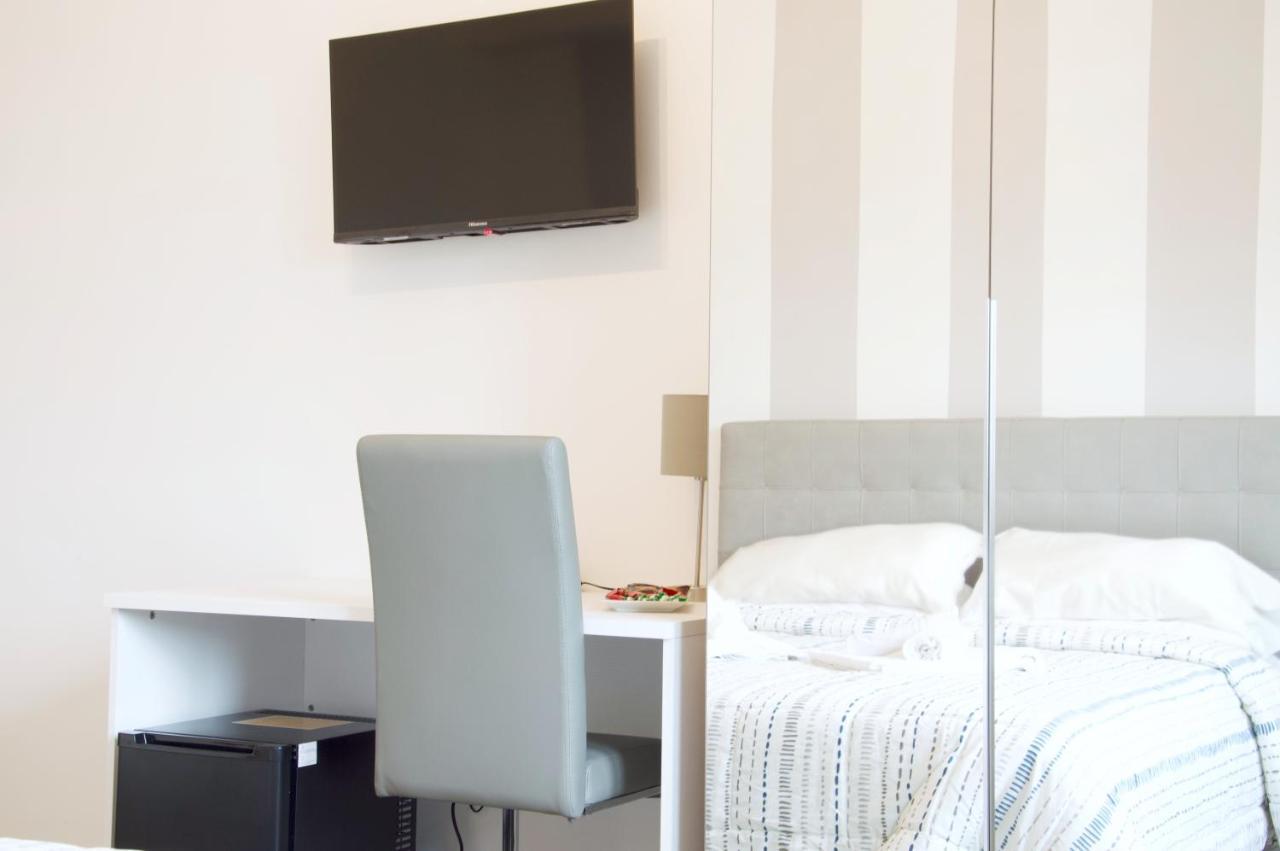 Minerva Rooms Παβία Εξωτερικό φωτογραφία